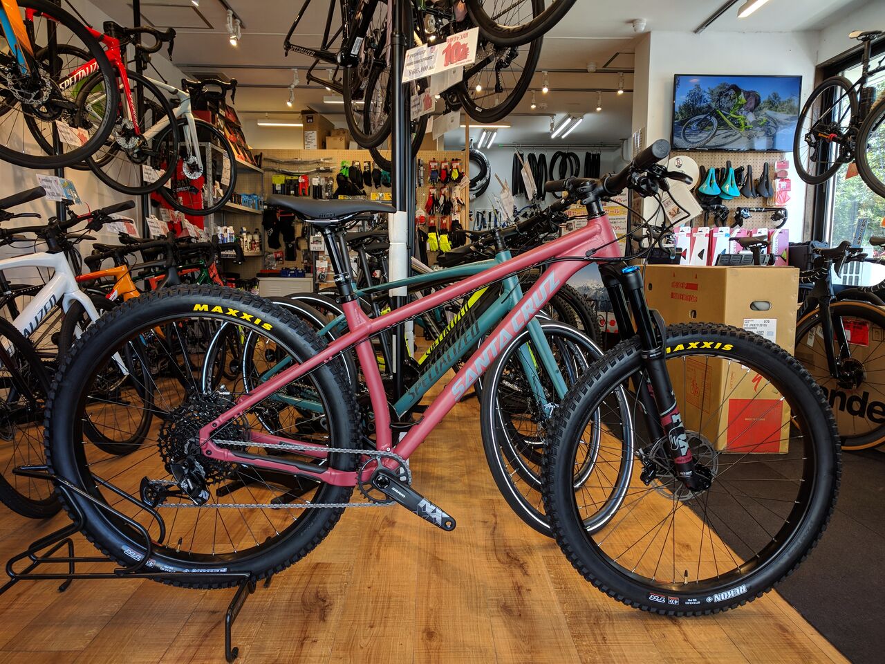 SANTA CRUZの大人気MTB「Chameleon」をご紹介 : SBC 新着情報 SANTA CRUZの大人気MTB「Chameleon」をご紹介 : SBC 新着情報