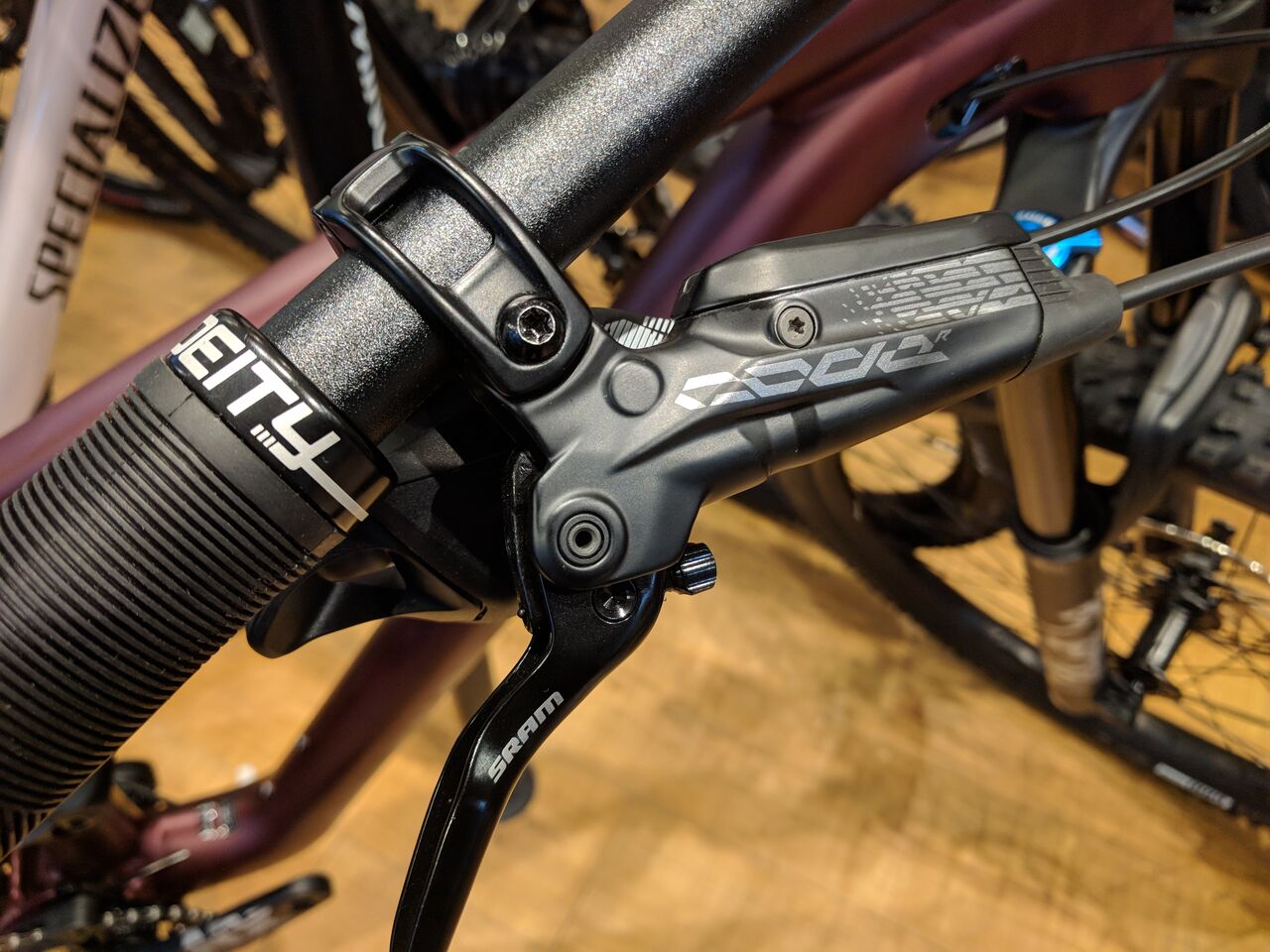 新品SRAM code R MTB ブレーキ前後セット　ローター前後台座小物付き 新品SRAM code R MTB ブレーキ前後セット ローター前後台座小物付き