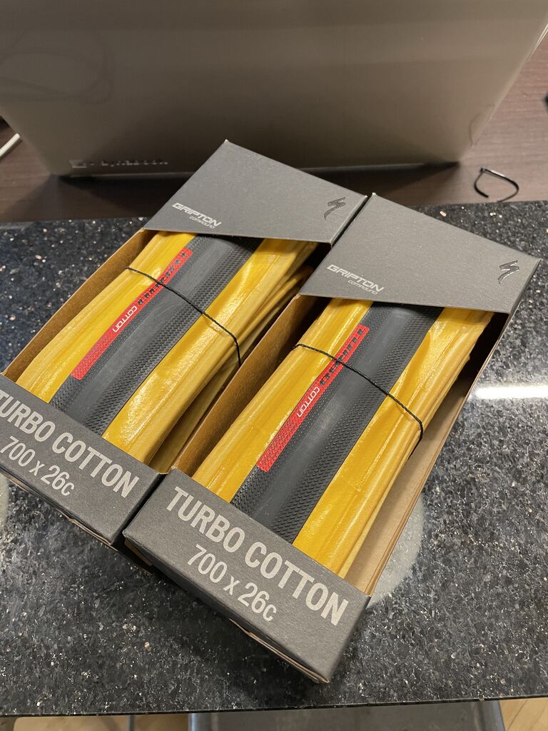 メーカー欠品していたS-WORKSのタイヤが入荷してきました メーカー欠品していたS-WORKSのタイヤが入荷してきました