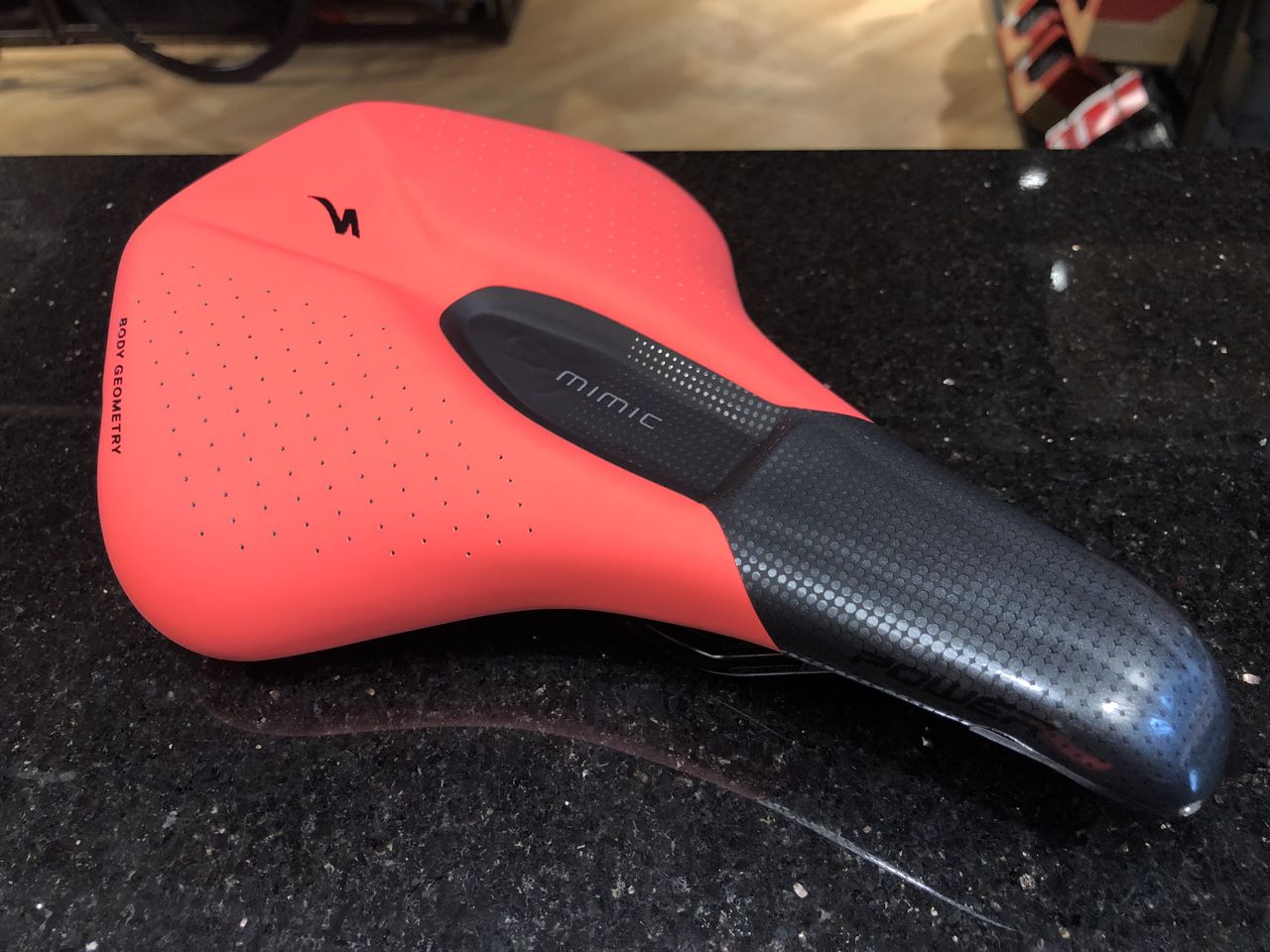 女性ライダーのためのサドルが「 POWER SADDLE WITH MIMIC」遂に 女性ライダーのためのサドルが「 POWER SADDLE WITH MIMIC」遂に