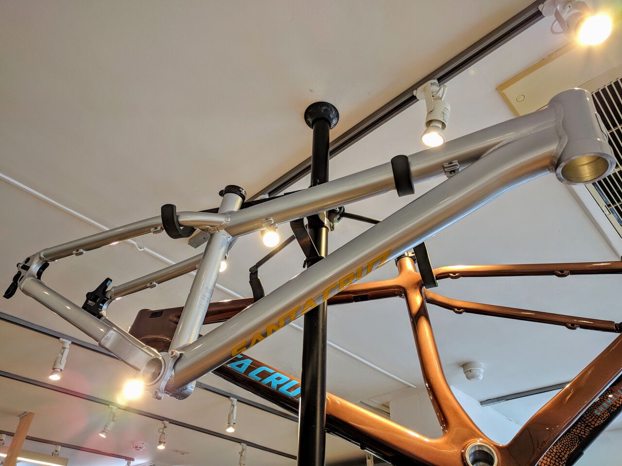 カリフォルニア発MTBブランド「Santa Cruz Bicycles」始めました