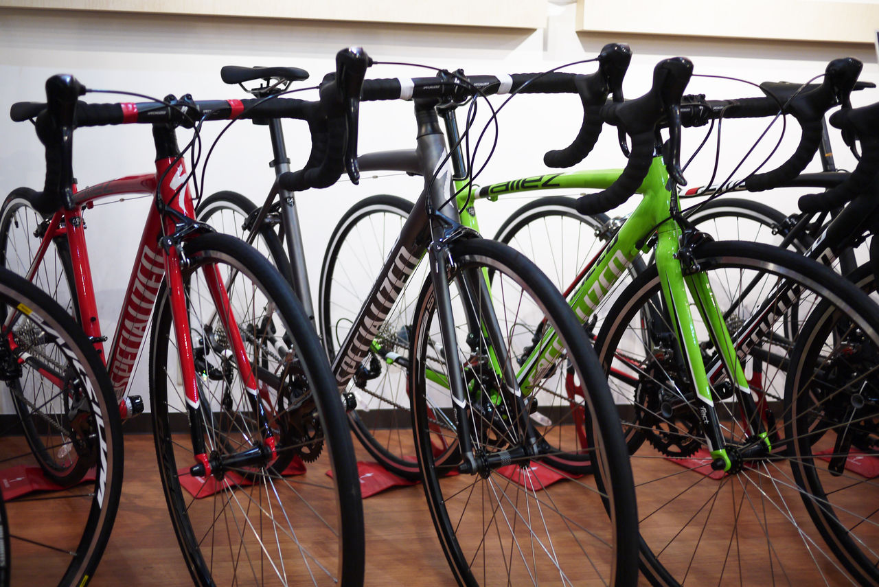 SPECIALIZEDの人気アルミロードバイクALLEZ SPORTを全色展示中です 