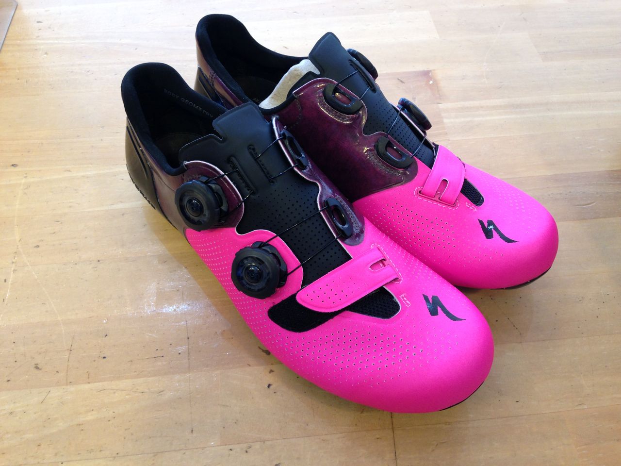 S-WORKS 6 ROAD SHOES、限定カラーが入荷しました！！ : SBC 新着情報