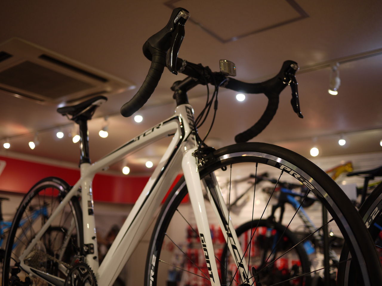 本格派アルミロードバイク GIANT TCR SLR 2が入荷しました！ : SBC 