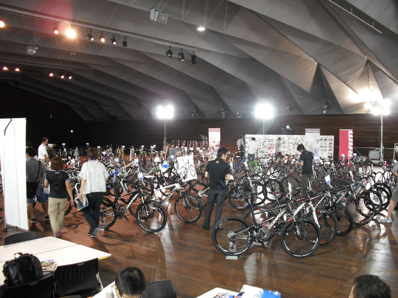 GIANT 2012年モデル展示会 ロードバイク編 PART1 : SBC 新着情報 GIANT 2012年モデル展示会 ロードバイク編 PART1 : SBC 新着情報