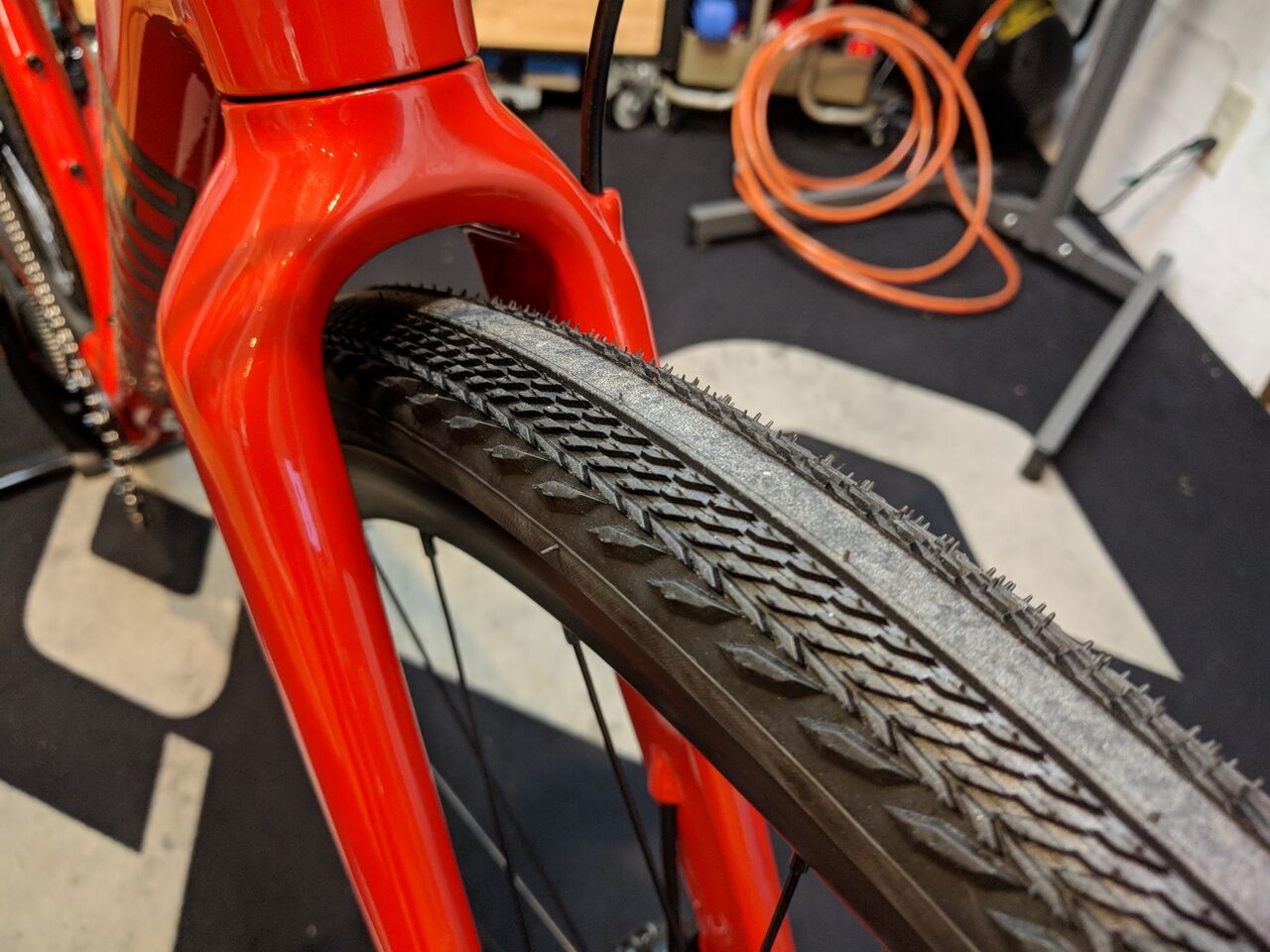 SPECICALIZED SIRRUS COMP ‼️ 3x9変速 フォーク カーボン 赤