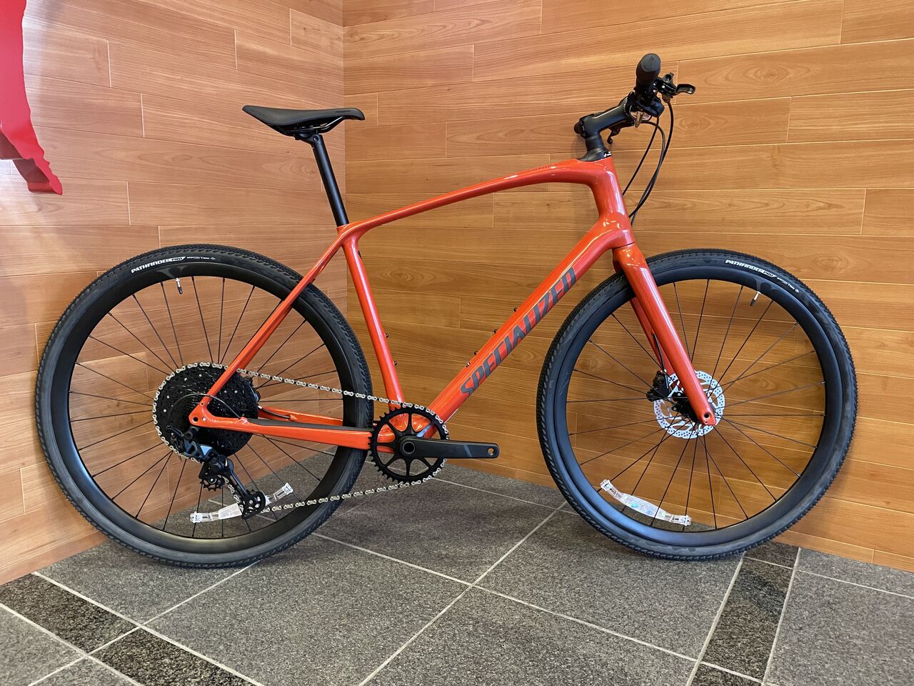 【美品】SPECIALIZED クロスバイク SIRRUS たっちゃんさん 90920-80_SIRRUS-20-HYP-BLK-