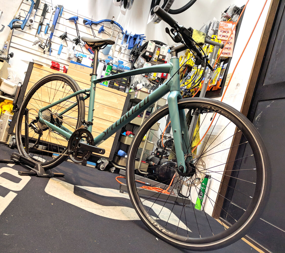 【美品】SPECIALIZED クロスバイク SIRRUS たっちゃんさん 美品】SPECIALIZED クロスバイク SIRRUS たっちゃんさん 最強の