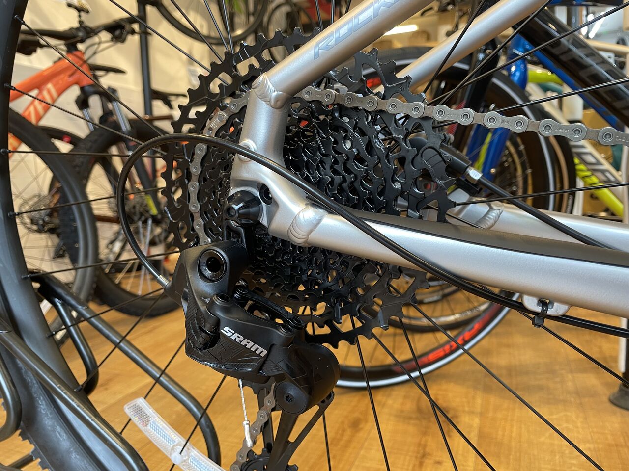ツーリングから山遊びまで使える高性能エントリーMTBが入荷