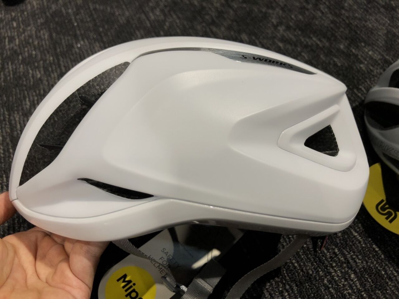 スペシャライズド自由ヶ丘】新型ヘルメット徹底解析! : SBC スペシャライズド自由ヶ丘】新型ヘルメット徹底解析! : SBC