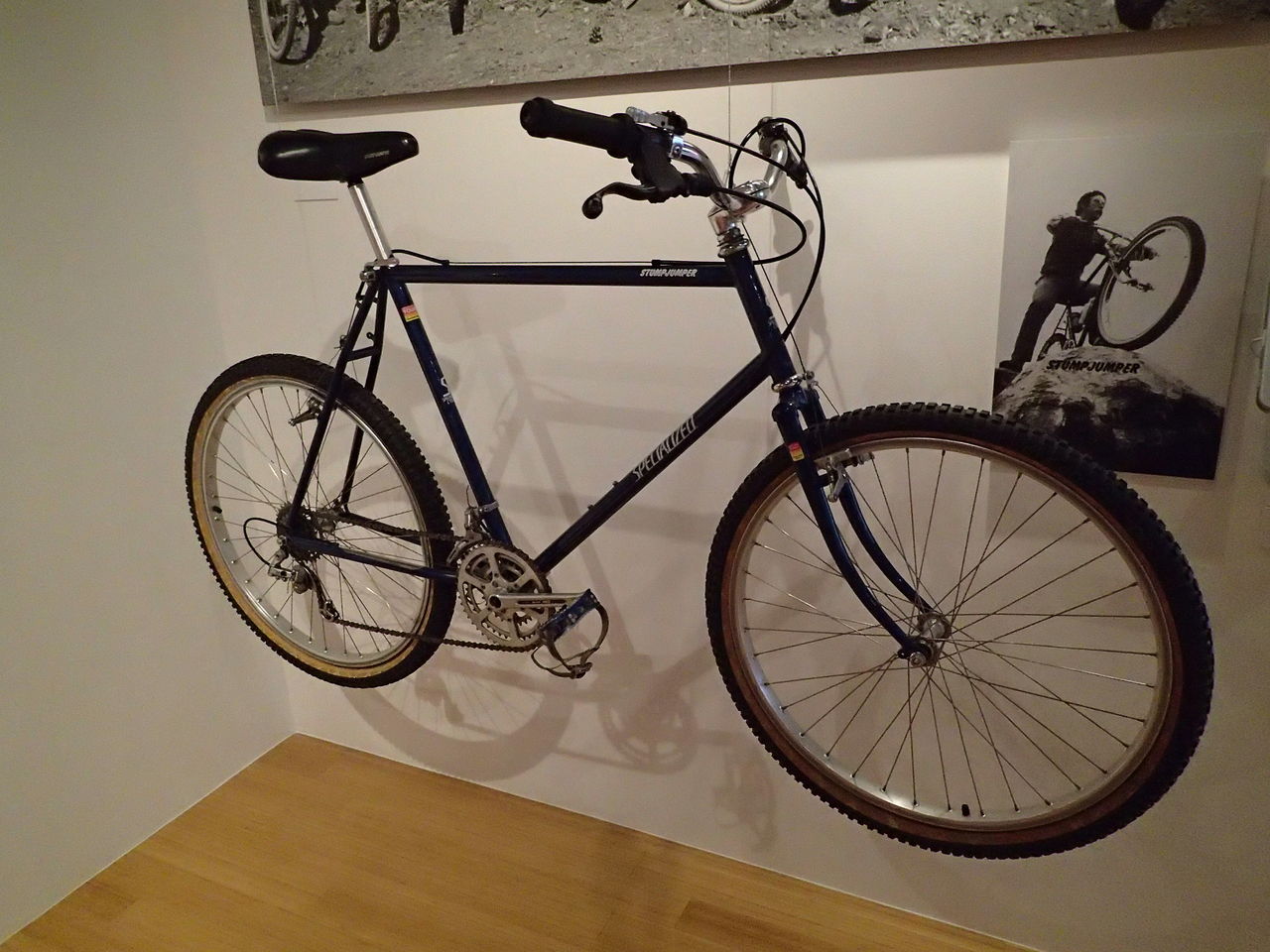 スペシャライズドのオールドmtb sワークスのスタップジャンパーで スペシャライズドのオールドmtb sワークスのスタップジャンパー