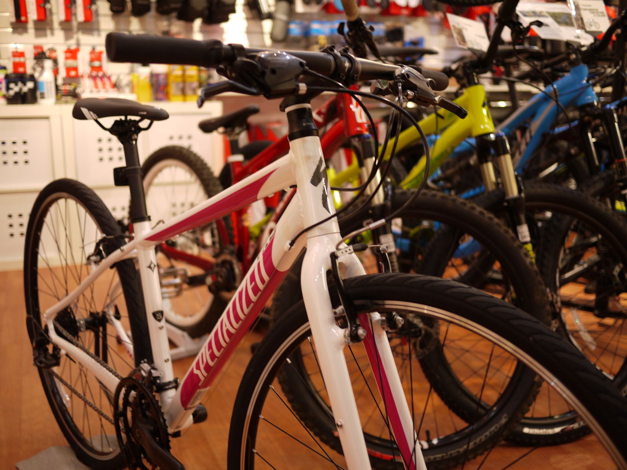 りをオシャ ヤフオク! - 美車 オシャレな SPECIALIZED VITA SPORT 在庫限り特価品 SPECIALIZED vita 女性用 自転車本体