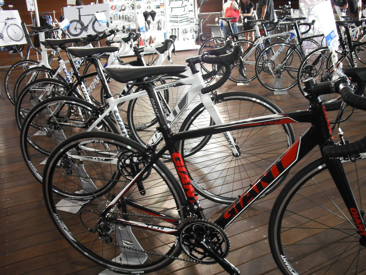 GIANT 2012年モデル展示会 ロードバイク編 PART1 : SBC 新着情報 GIANT 2012年モデル展示会 ロードバイク編 PART1 : SBC 新着情報