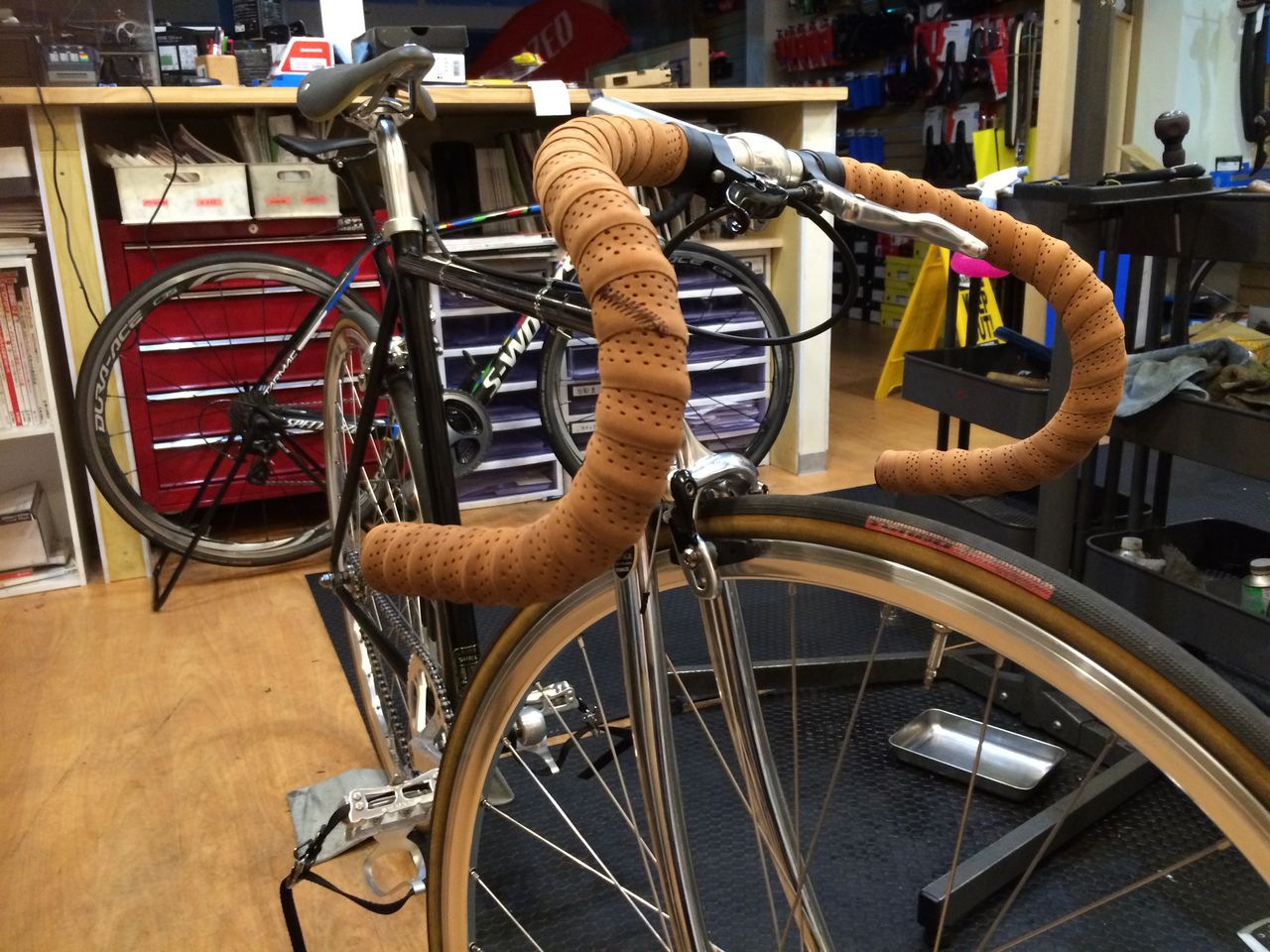 SPECIALIZED製本革サドル”PHENOM ANZA LEATHER”入荷しました！ : SBC