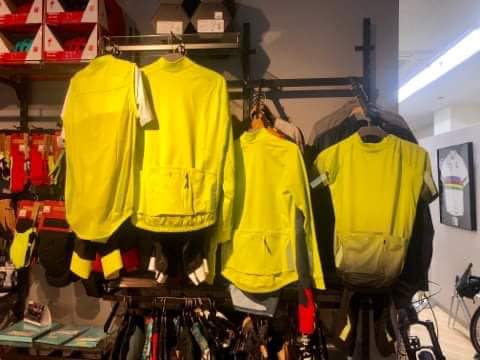【新品未使用】スペシャライズド　ハイパービズ　ロードバイク　ウエア 春のライドを支えるSL EXPERT SOFTSHELL BIB TIGHTの魅力 ウェア