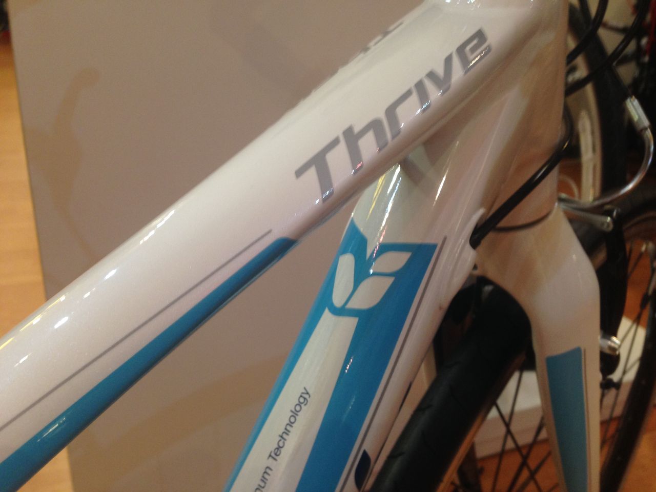 GIANT 「ジャイアント」 THRIVE2 2015年モデル クロスバイク