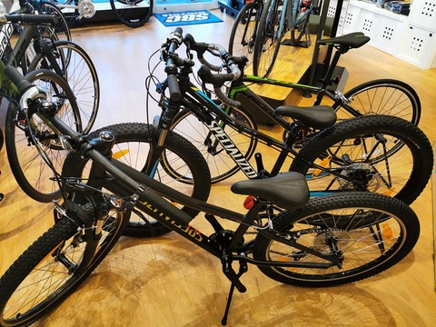 札幌限定 子供用MTB 24インチ スペシャライズド HOTROCK 黒緑 札幌限定 子供用MTB 24インチ スペシャライズド HOTROCK 黒緑