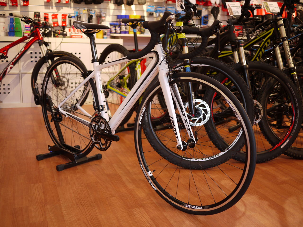 GIANT TCR 0 ホワイトが入荷しました！ : SBC 新着情報