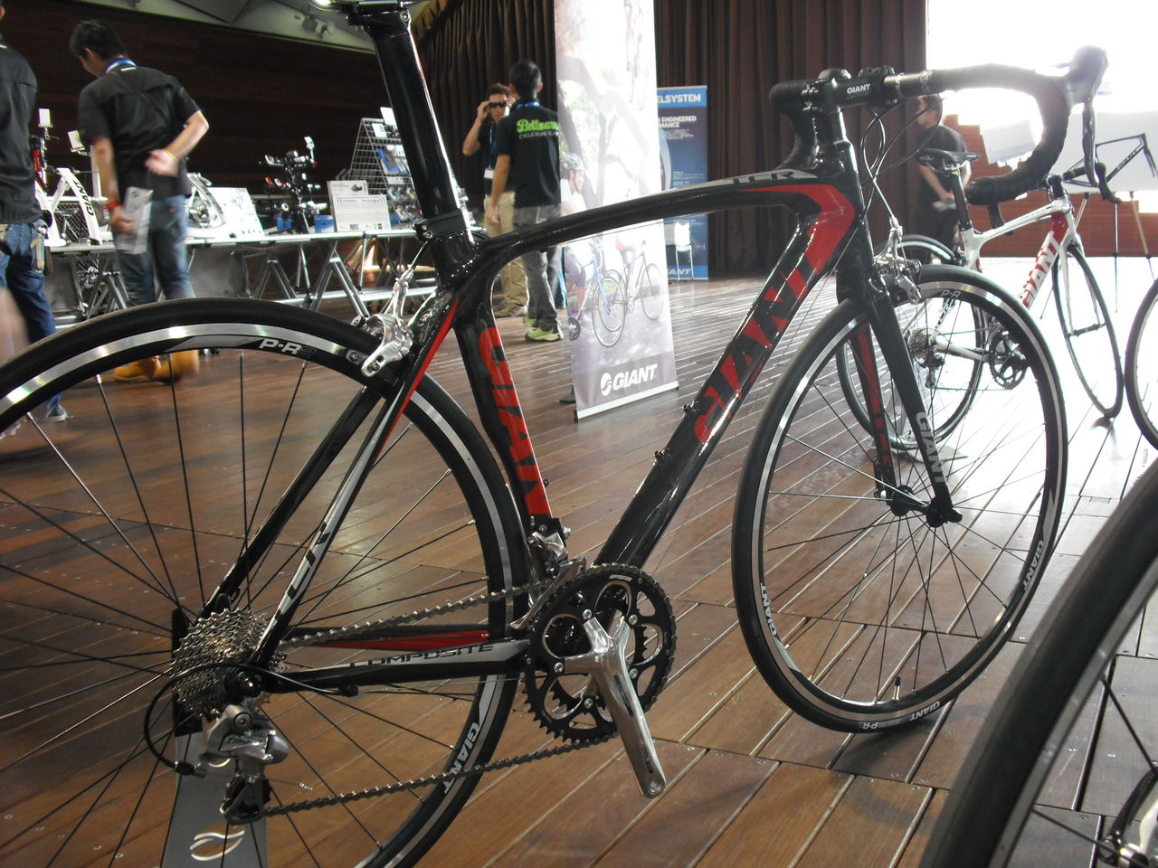 GIANT 2012年モデル展示会 ロードバイク編 PART1 : SBC 新着情報 GIANT 2012年モデル展示会 ロードバイク編 PART1 : SBC 新着情報