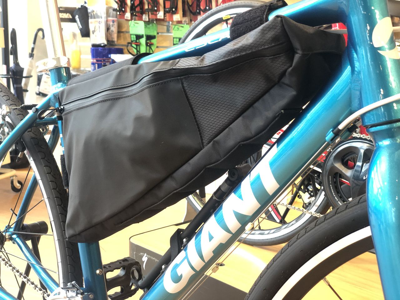 fragment　GIANT ESCAPE R3 　TOPEAK バッグ Giant Escape 3 - Toga! New York's Oldest and Largest Bike Shop