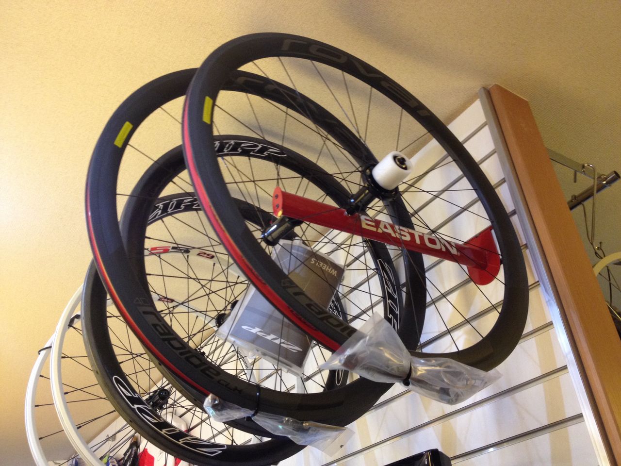 ハイスペックなカーボンホイール入荷しました。Roval Rapide CLX 40