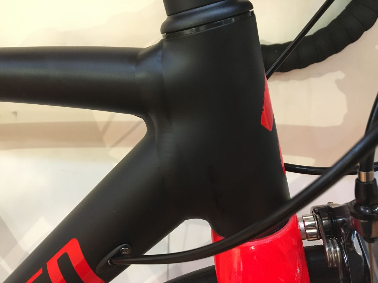 店長オススメのSPECIALIZED2017年モデル展示車両、 「ALLEZ DSW SL