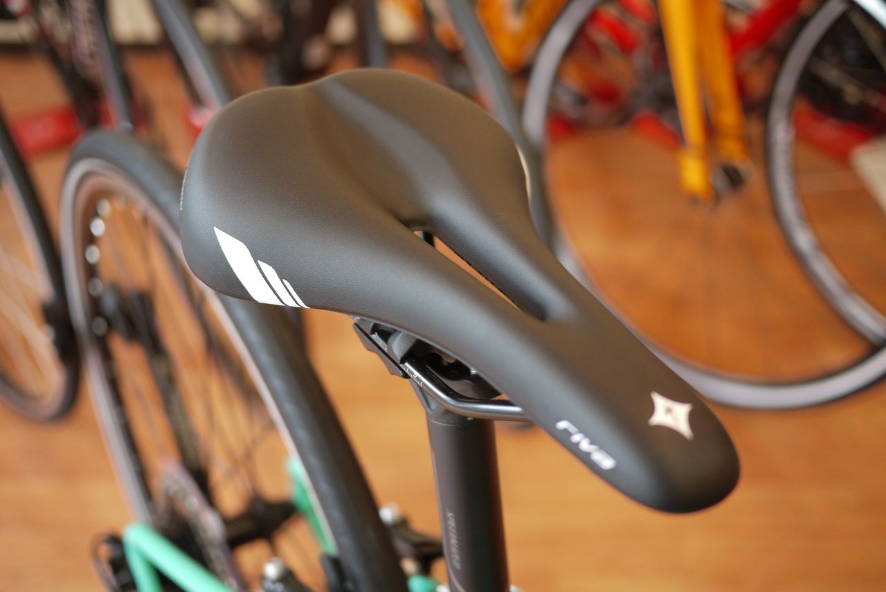 SPECIALIZEDのレディースクロスバイクVITA ELITEの人気カラー入荷しま