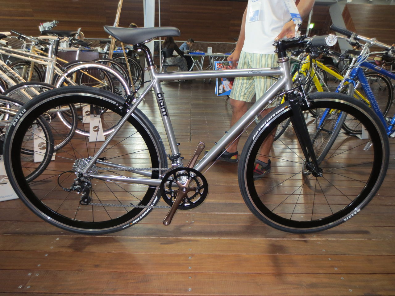 GIANTクロスバイク　シルバー City & Commuter Road Bikes for Men| Men's City Bikes | Giant