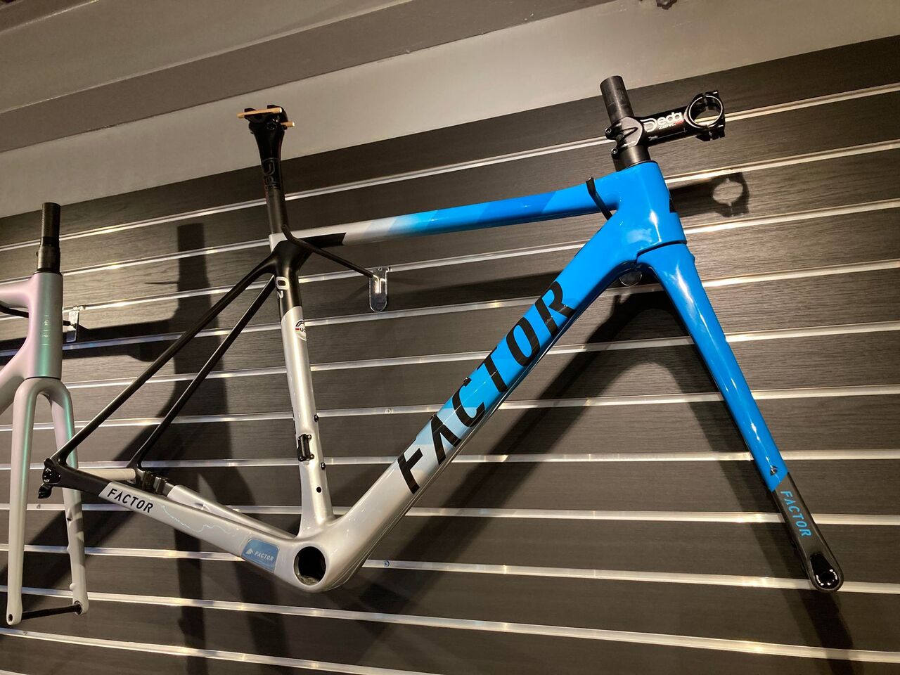 FACTOR O2 2nd genフレームセット+一体型ハンドル ステム 一体型ハンドル