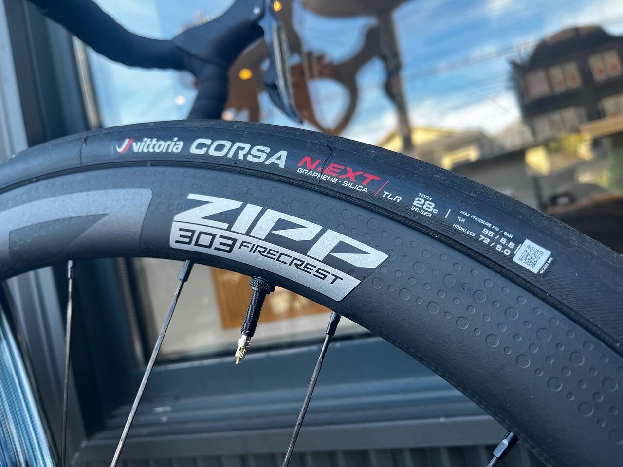 必見!!話題のフックレスリム、チューブレスタイヤ、28Cを店長なかじが試す!【 ZIPP 303 FIERCREST 】 : SBC 新着情報 必見!!話題のフックレスリム、チューブレスタイヤ、28Cを店長なかじが試す!【 ZIPP 303 FIERCREST 】 : SBC 新着情報