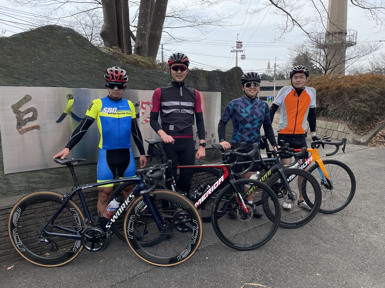 自転車の選手が着けるヘルメットを何と呼ぶか