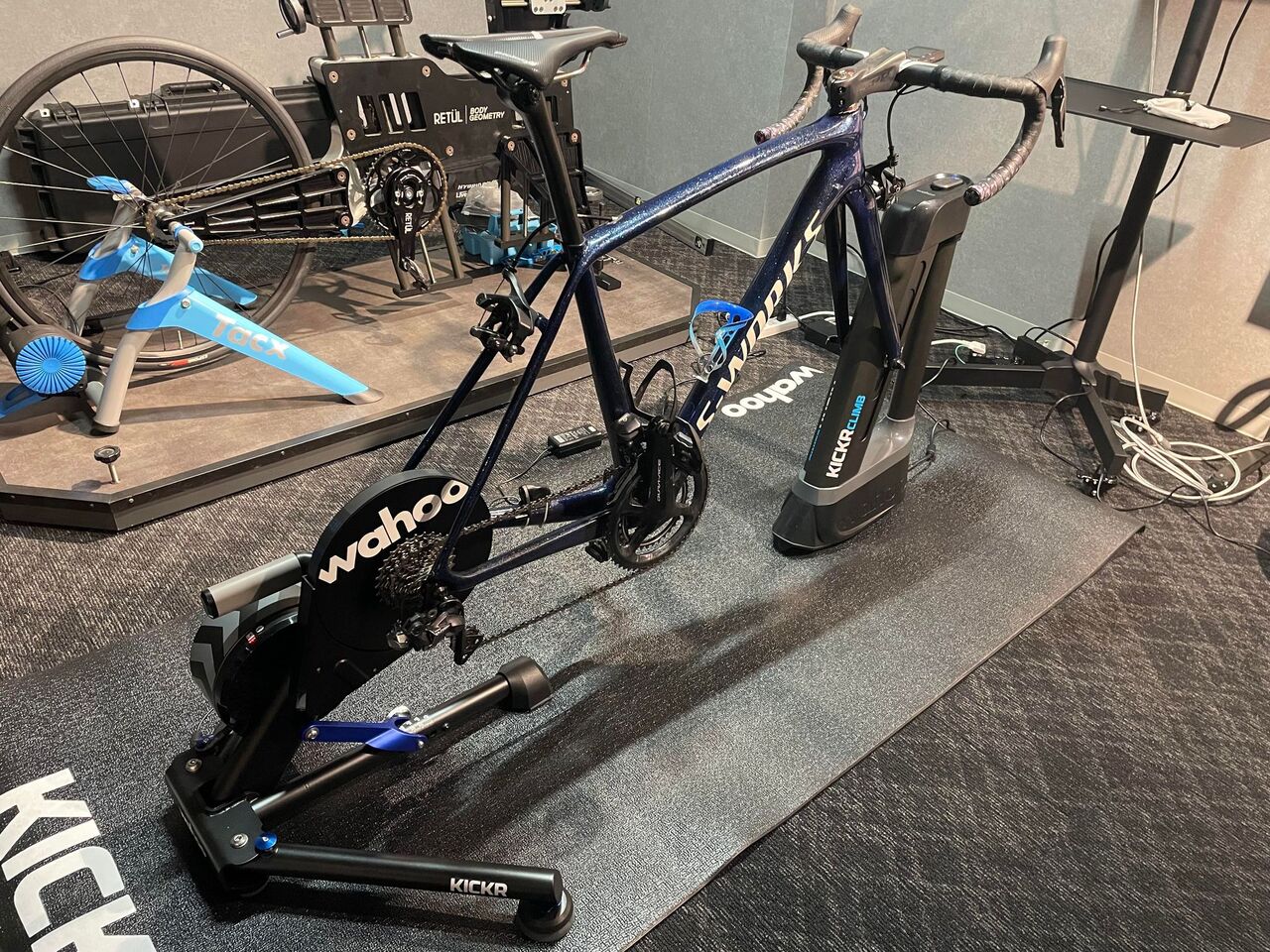 Wahoo KICKR V5 スマートトレーナー おまけ付き Wahoo KICKR V5 ワフー キッカーV5 スマートトレーナー