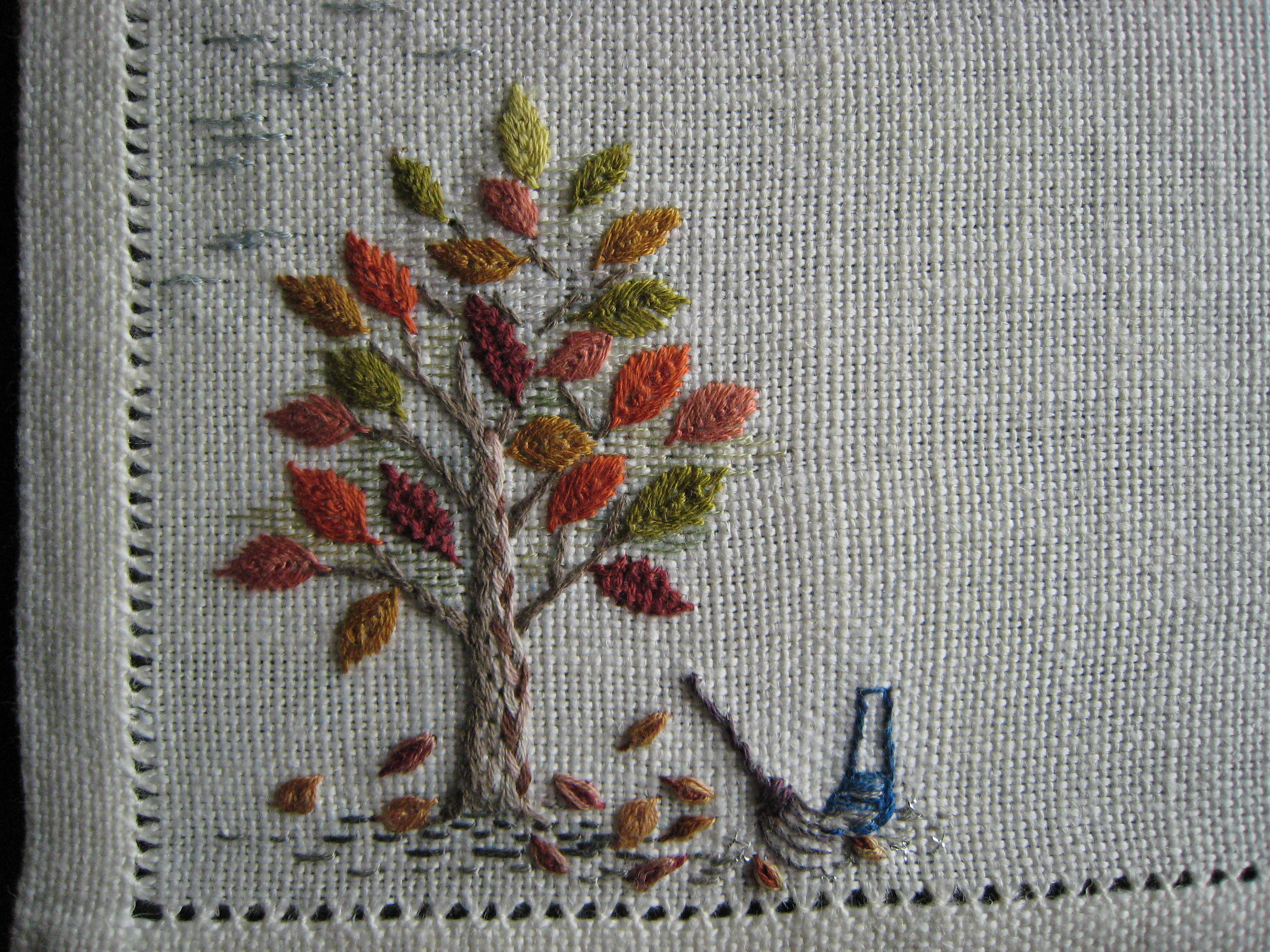 戸塚刺繍　マット 小さな樹のミニマット （Autumn&Winter） : 色彩で見る刺しゅう