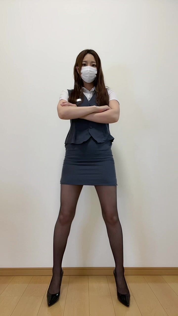 スマイルカナの撮影したよ Ol 制服 雨降り ミニスカ ハイヒール パンプス 黒スト ストッキング パンスト Pantyhose Stockings Tights Outfit Tiktok乳揺れまとめ部