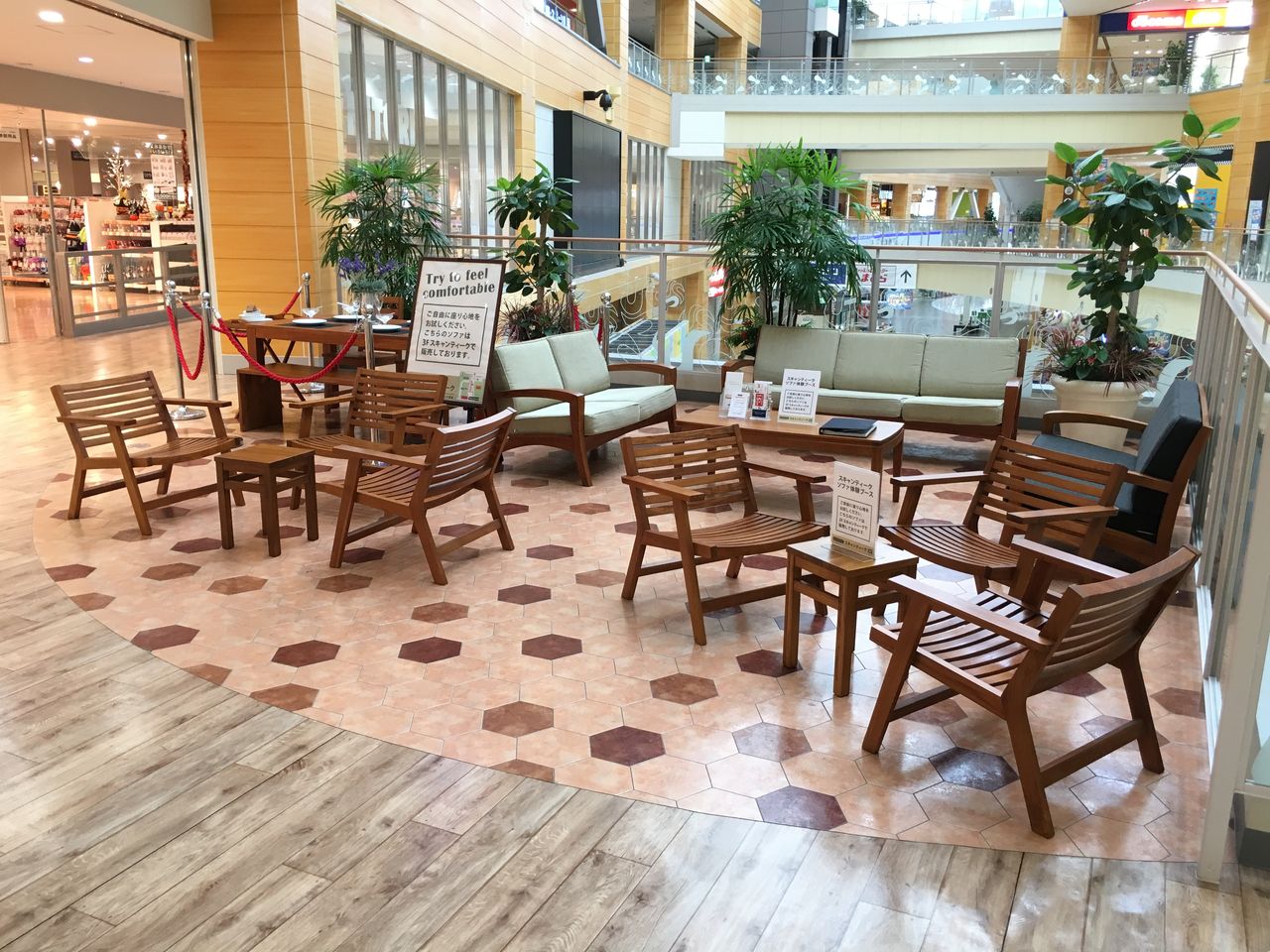 vivit南船橋の休憩スペースにダイニングセット登場！ : SCANTEAK 