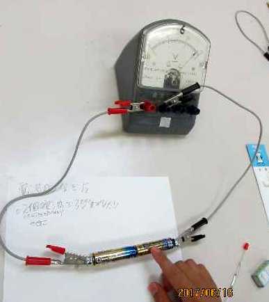 磁石スイッチと電池のたてつなぎ 直列 自作電池ボックス 小学校理科教材ヒント