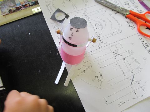 工作・糸であやつる人形「体操日本内村航平君がんばれ」 : 小学校理科