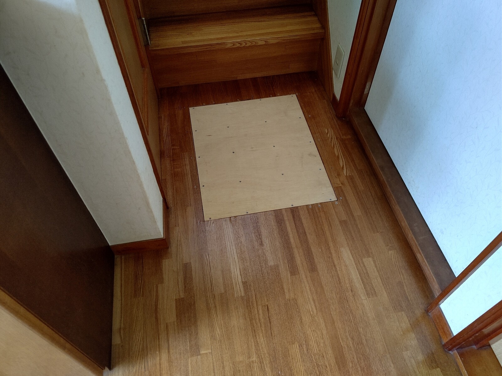 床のブカブカ を直す工事 玄関 廊下 シーン ホーム ファクトリー リフォーム日記 0