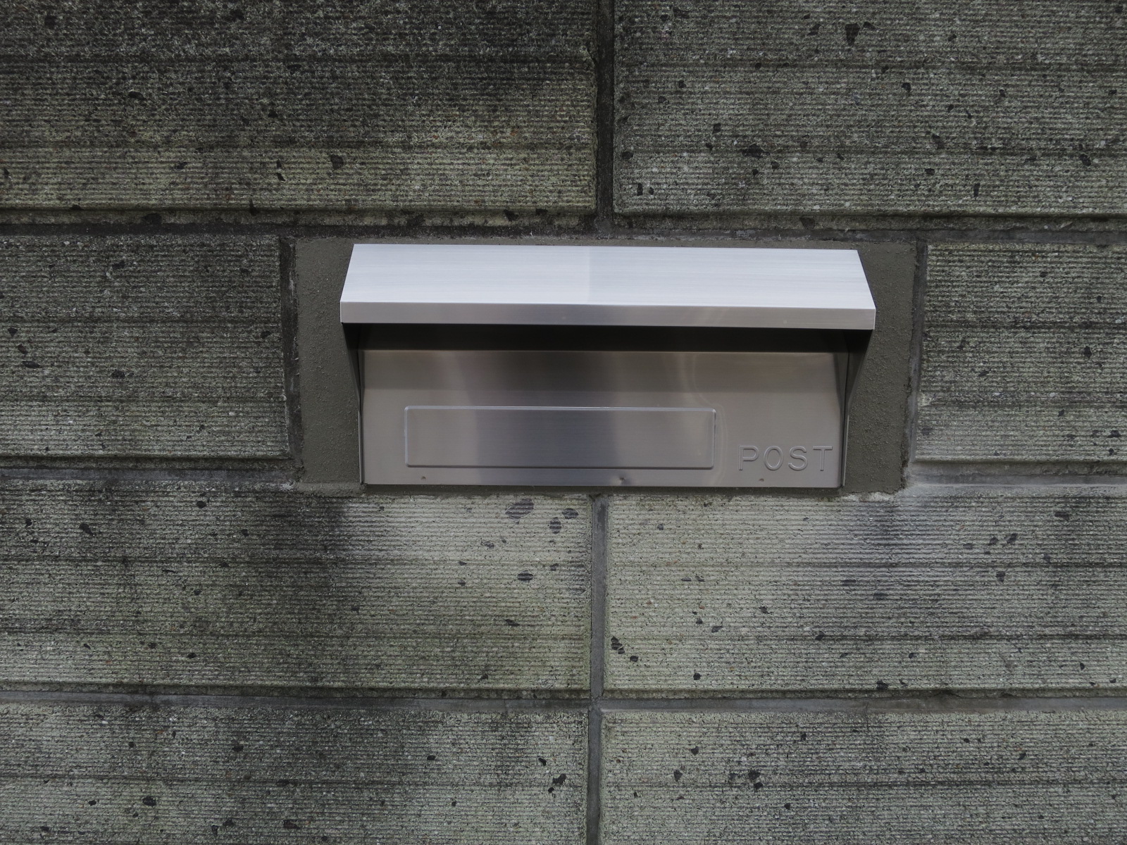 ブロック塀 埋め込みポスト交換 : 『シーン・ホーム・ファクトリー』リフォーム日記＾0＾