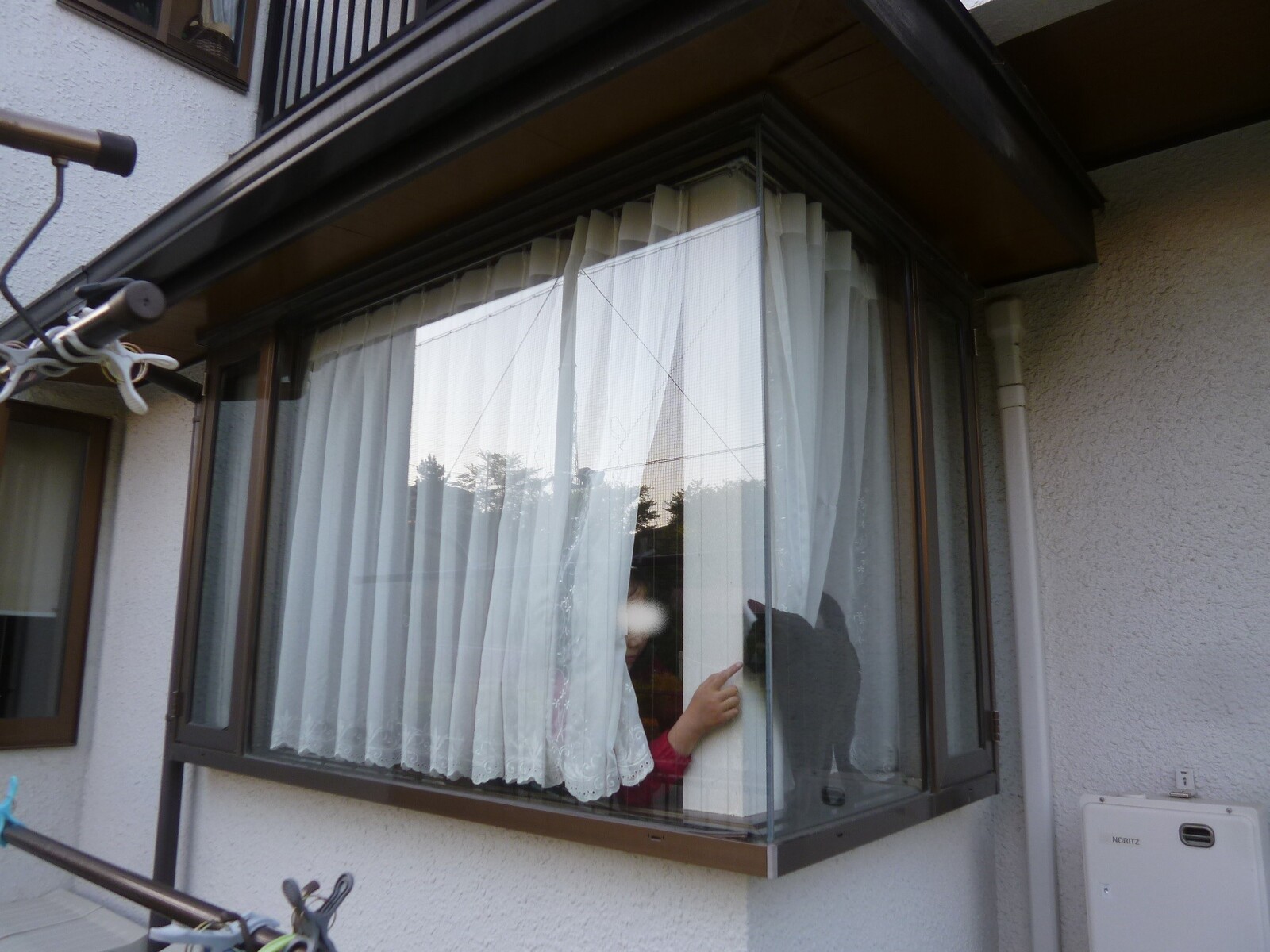 窓ガラスのコーキング工事 シーン ホーム ファクトリー リフォーム日記 0