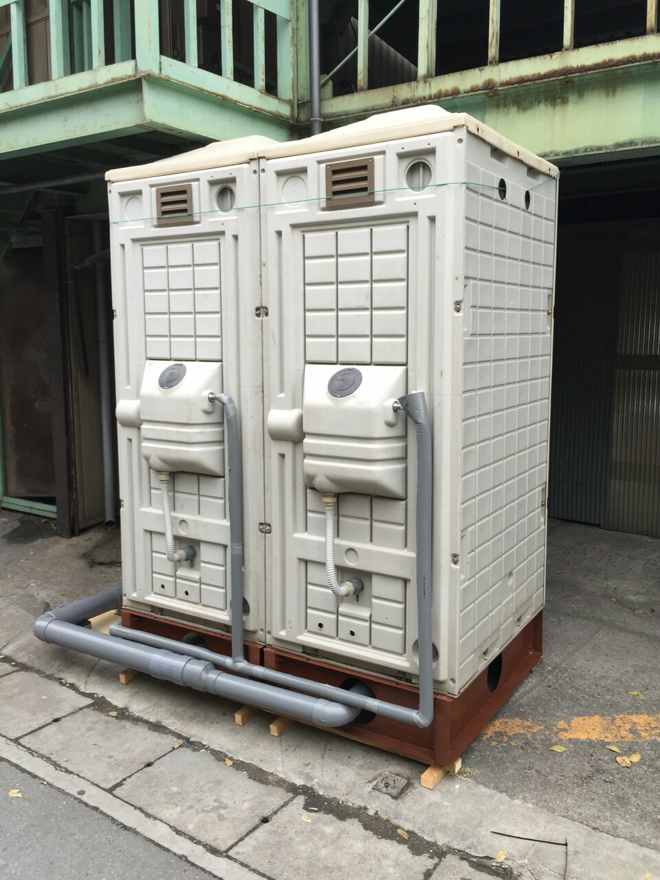 仮設トイレ設置 シーン ホーム ファクトリー リフォーム日記 0