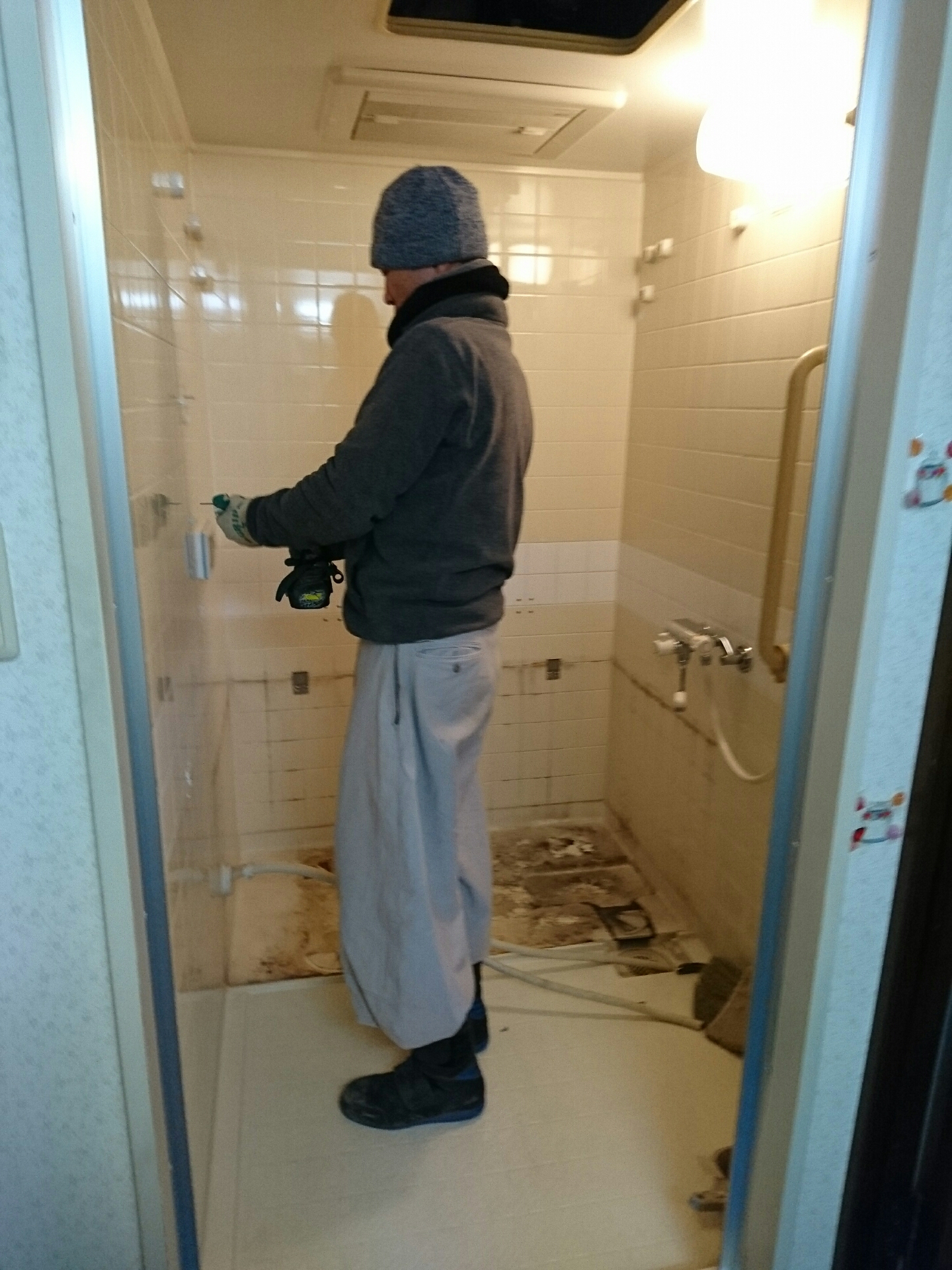 マンション浴室リフォーム 工程1 2日目 シーン ホーム ファクトリー リフォーム日記 0 マンション浴室リフォーム 工程1 2日目 シーン ホーム ファクトリー リフォーム日記 0