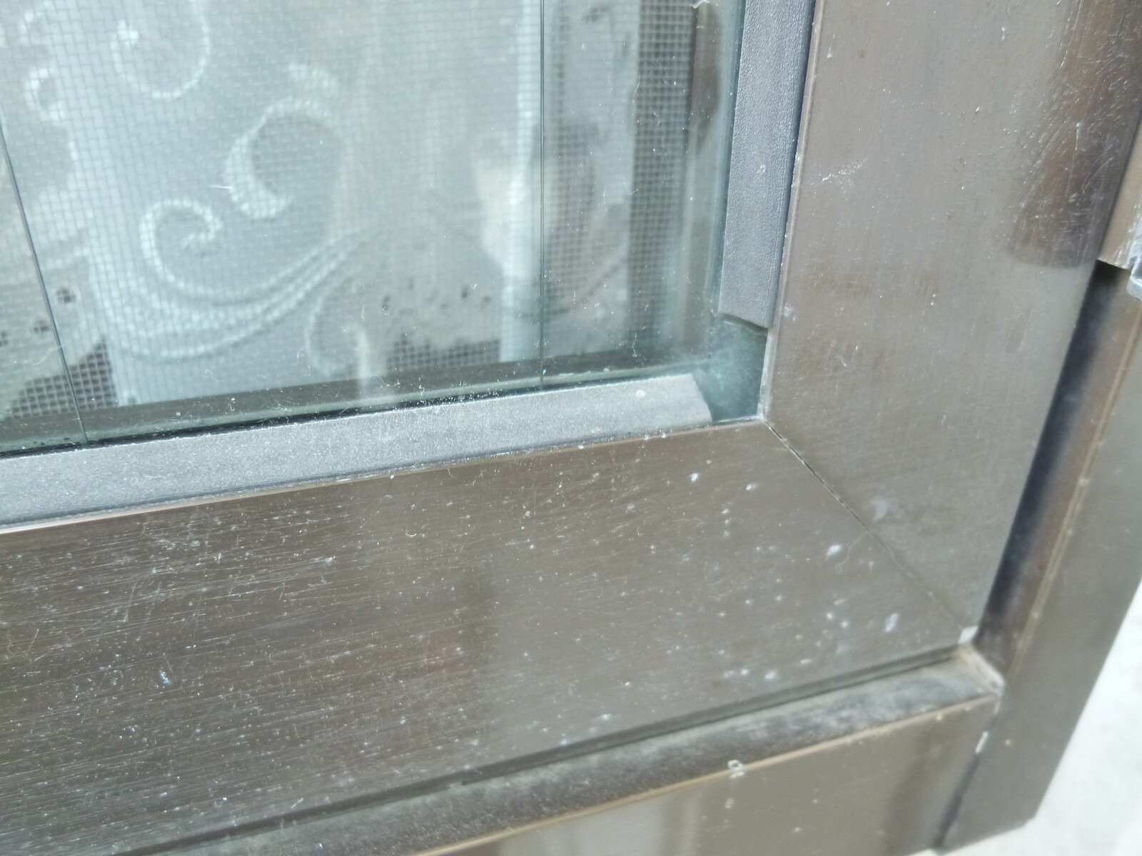 窓ガラスのコーキング工事 シーン ホーム ファクトリー リフォーム日記 0