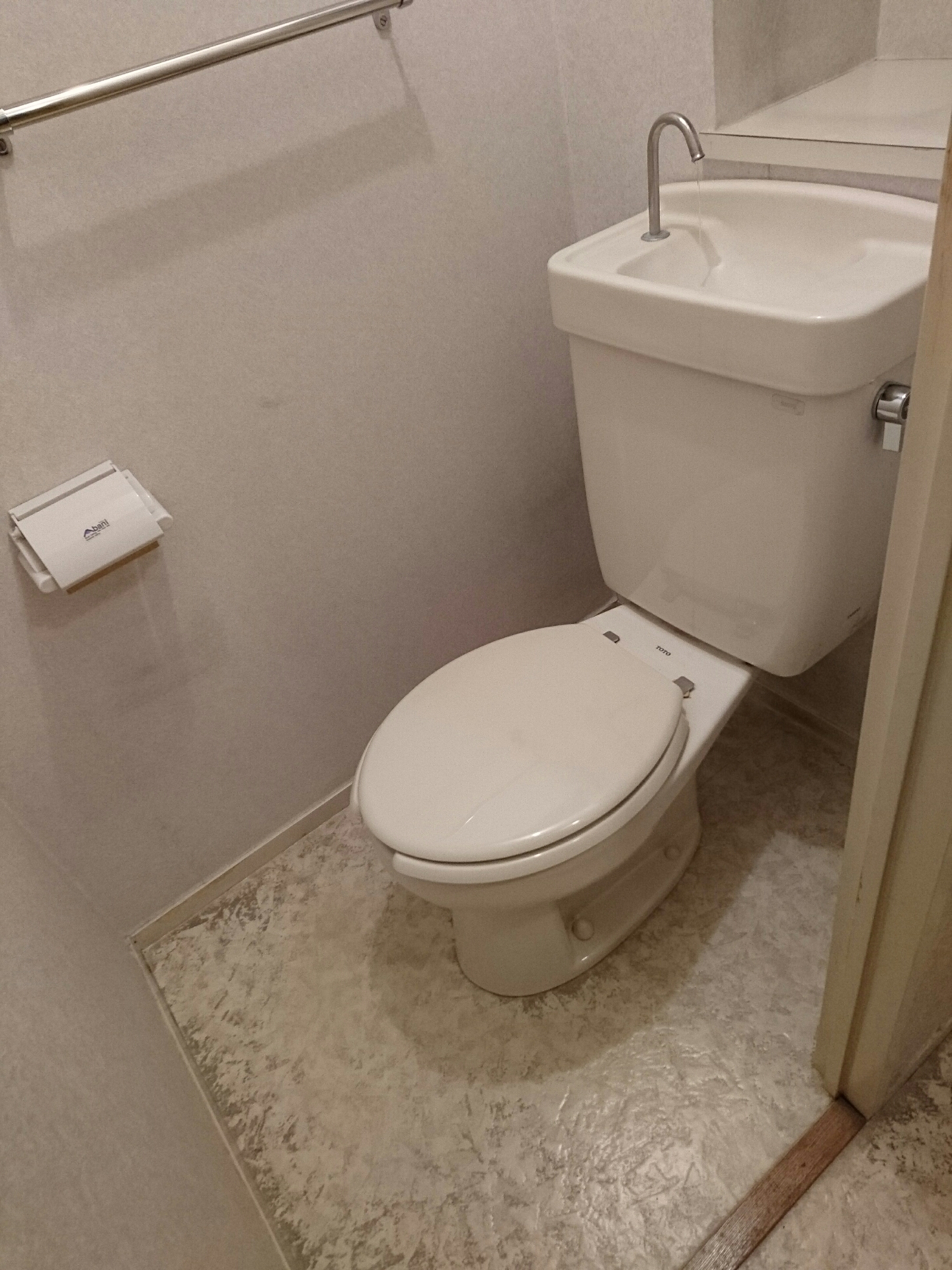 タンク式トイレの違い Toto ピュアレストqr シーン ホーム ファクトリー リフォーム日記 0