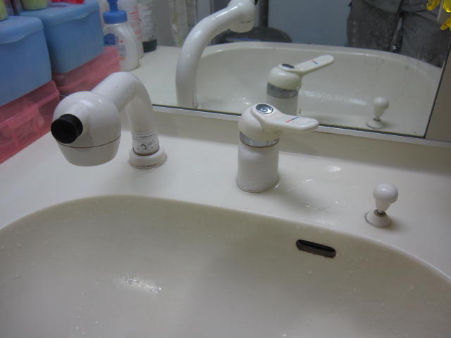 洗面台の２ホール水栓 シーン ホーム ファクトリー リフォーム日記 0