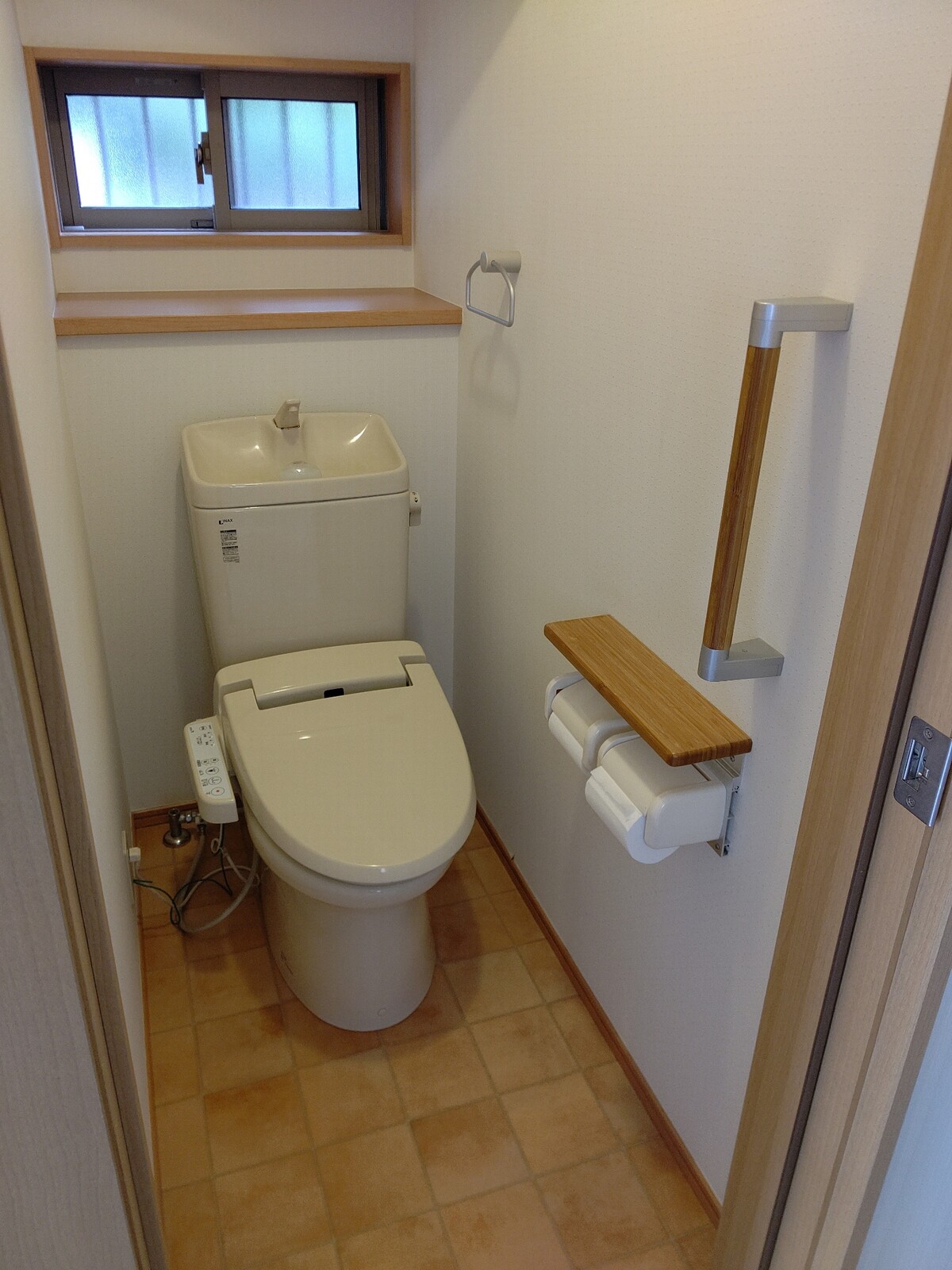ブルーグレーの壁紙でイメージチェンジ トイレリフォーム シーン ホーム ファクトリー リフォーム日記 0 ブルーグレーの壁紙でイメージチェンジ トイレリフォーム シーン ホーム ファクトリー リフォーム日記 0