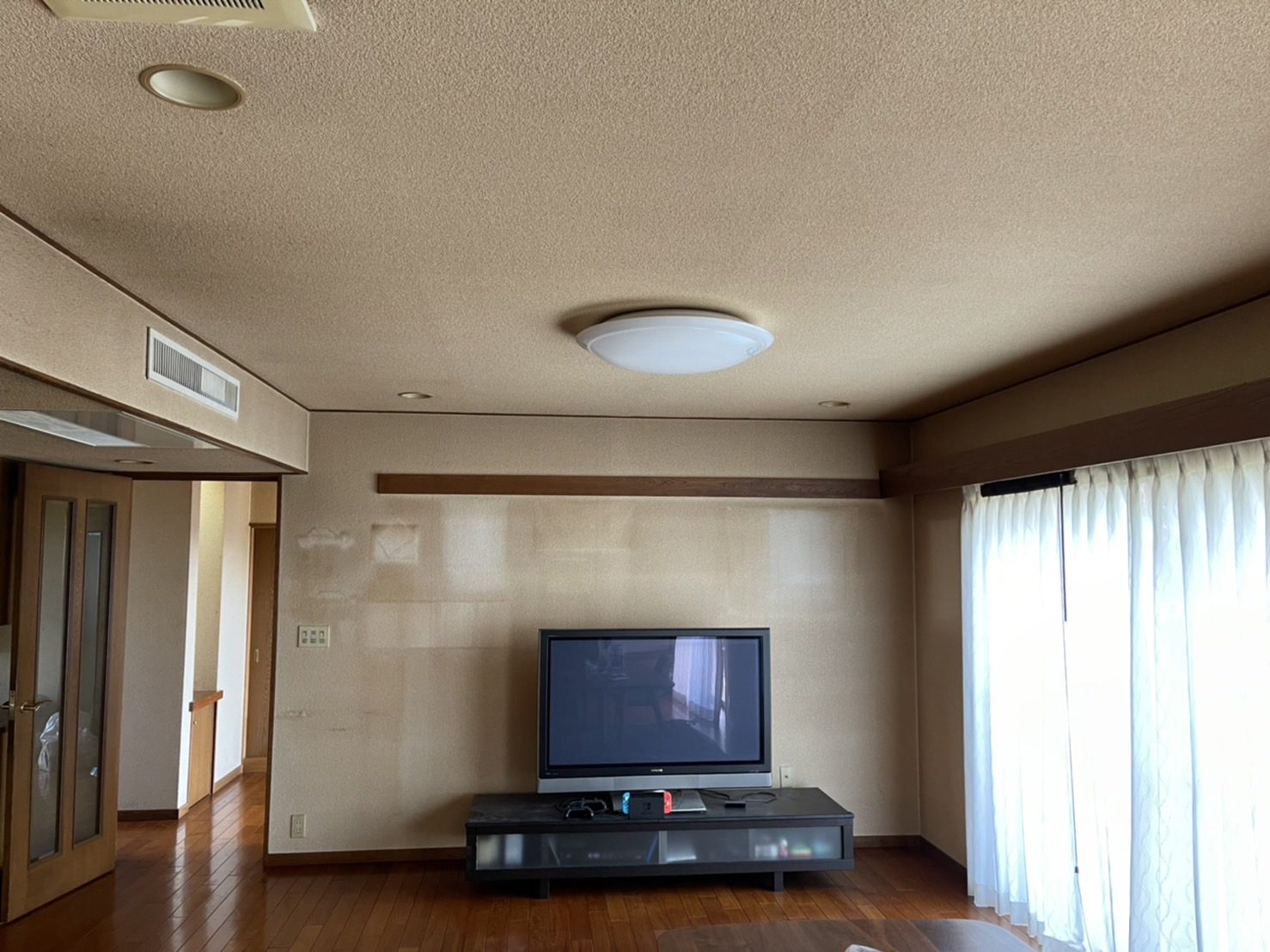 リビングクロス貼替 エアコン新規取付 シーン ホーム ファクトリー リフォーム日記 0