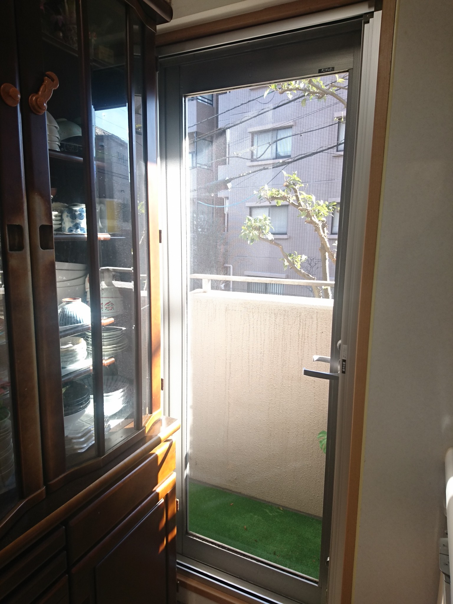 勝手口 横引きロール網戸取付 シーン ホーム ファクトリー リフォーム日記 0
