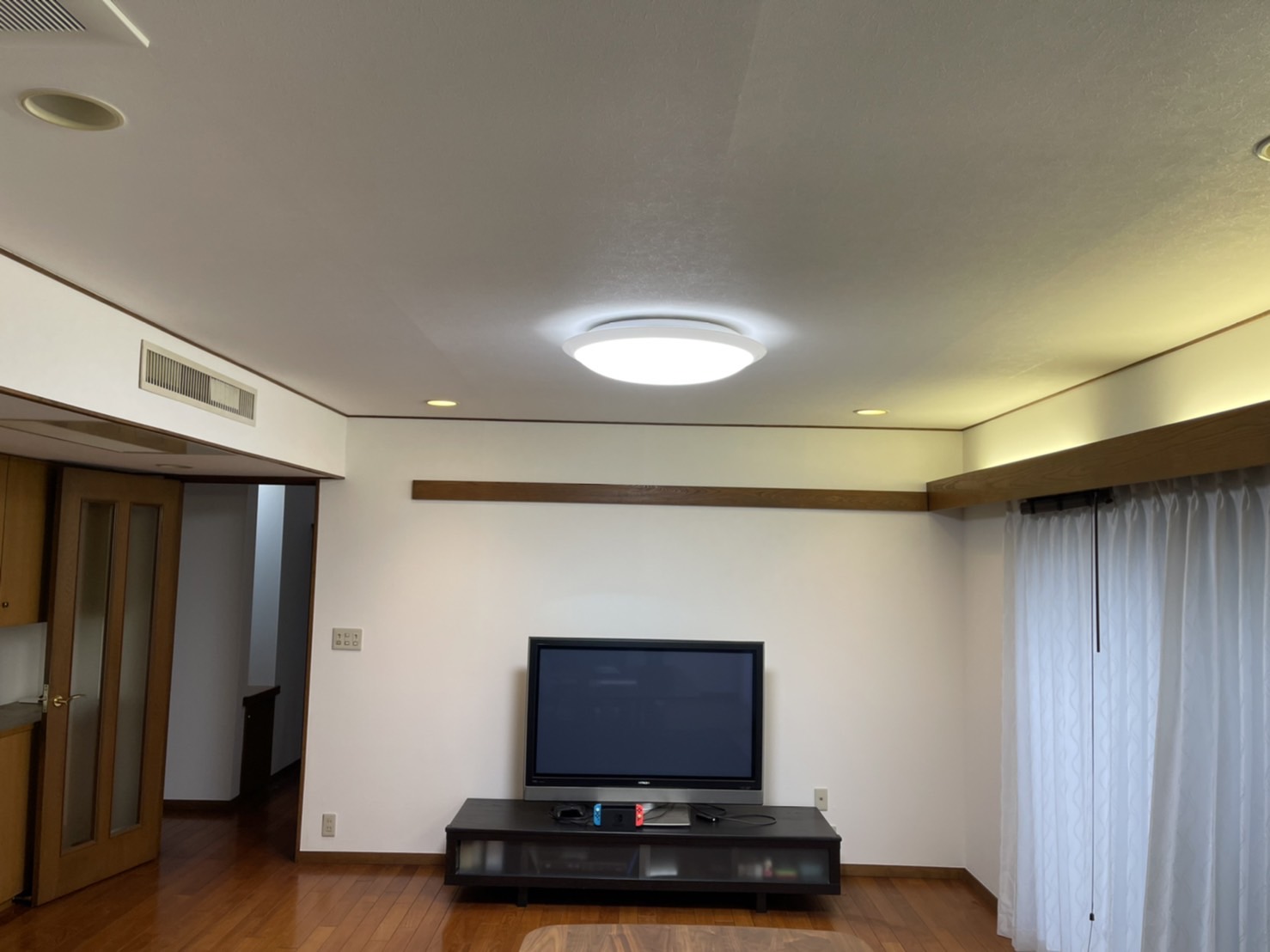 リビングクロス貼替 エアコン新規取付 シーン ホーム ファクトリー リフォーム日記 0