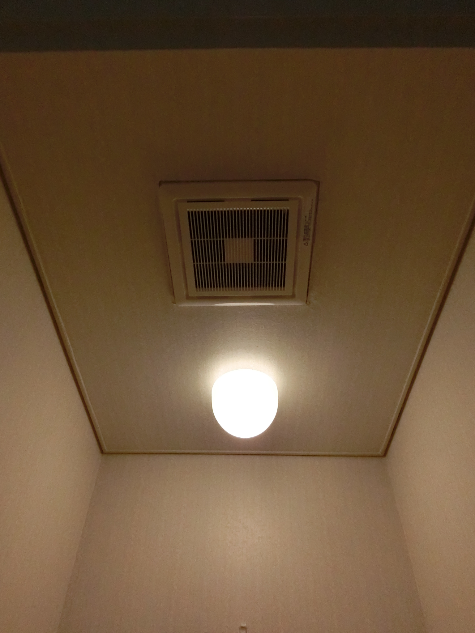 照明一体型換気扇を分離する工事 シーン ホーム ファクトリー リフォーム日記 0 照明一体型換気扇を分離する工事 シーン ホーム ファクトリー リフォーム日記 0
